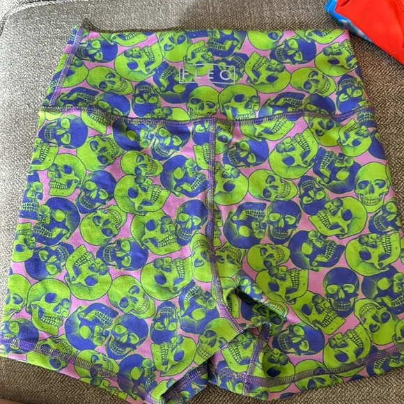 Fleo True High Shorts - Picture 2 of 3